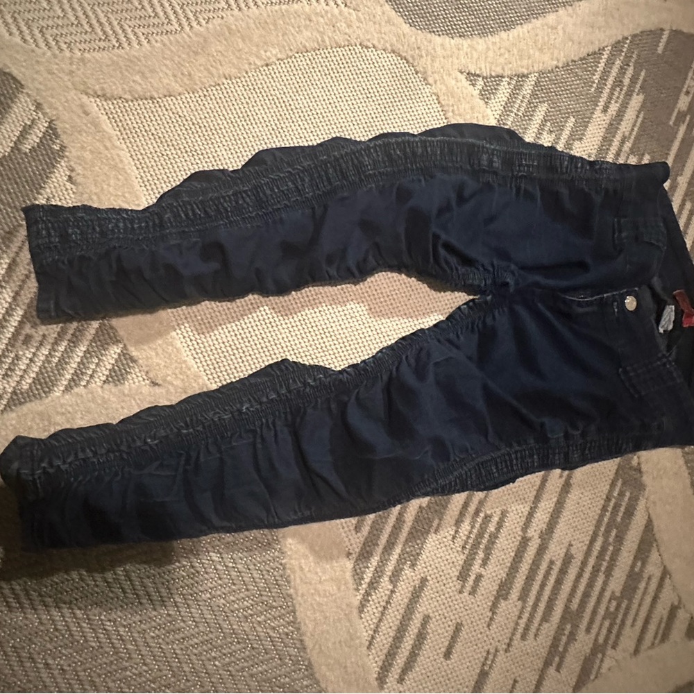 Dark Blue Hypnotic Scrunched Butt Lifting Jean Capri (size 7)